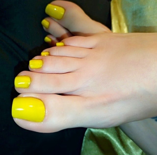 MaferNaticas's tweet photo. Vendo fotos de mis pies interesados al DM #feet #piesbonitos #paypal https://t.co/J9ranU1yUu