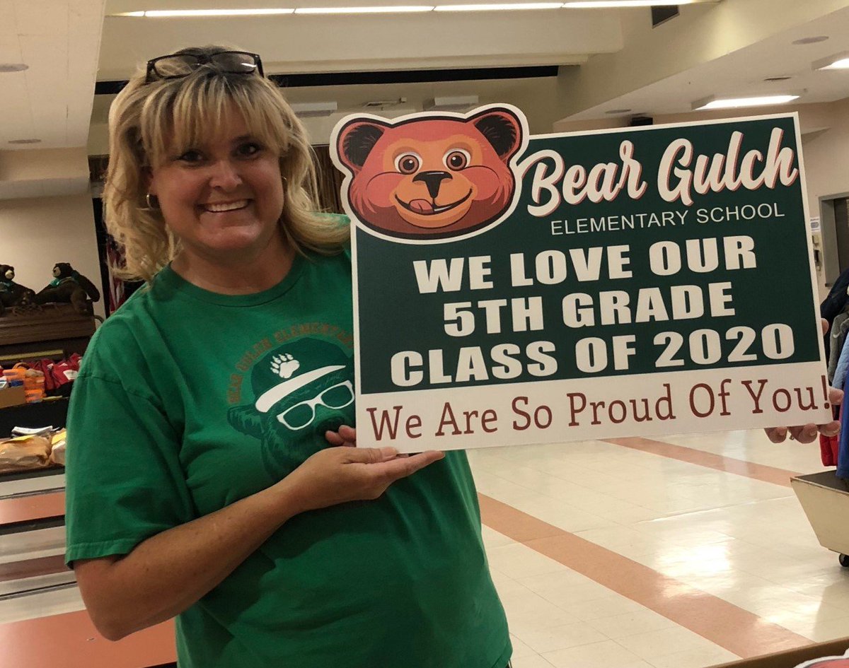 5th grade 2020 youtu.be/hlOY0gE-Za0 via <a href="/YouTube/">YouTube</a> 
5th Grade Class of 2020 End of the Year slideshow!  Such a privilege to be a part of their educational jouney!