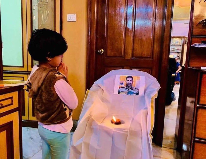 anujias09's tweet image. Whenever any brave soldier is martyred, I am sure our armed forces will avenge his loss, but this is what haunts me most. #RIP Our bravehearts of Galwan 😔💐