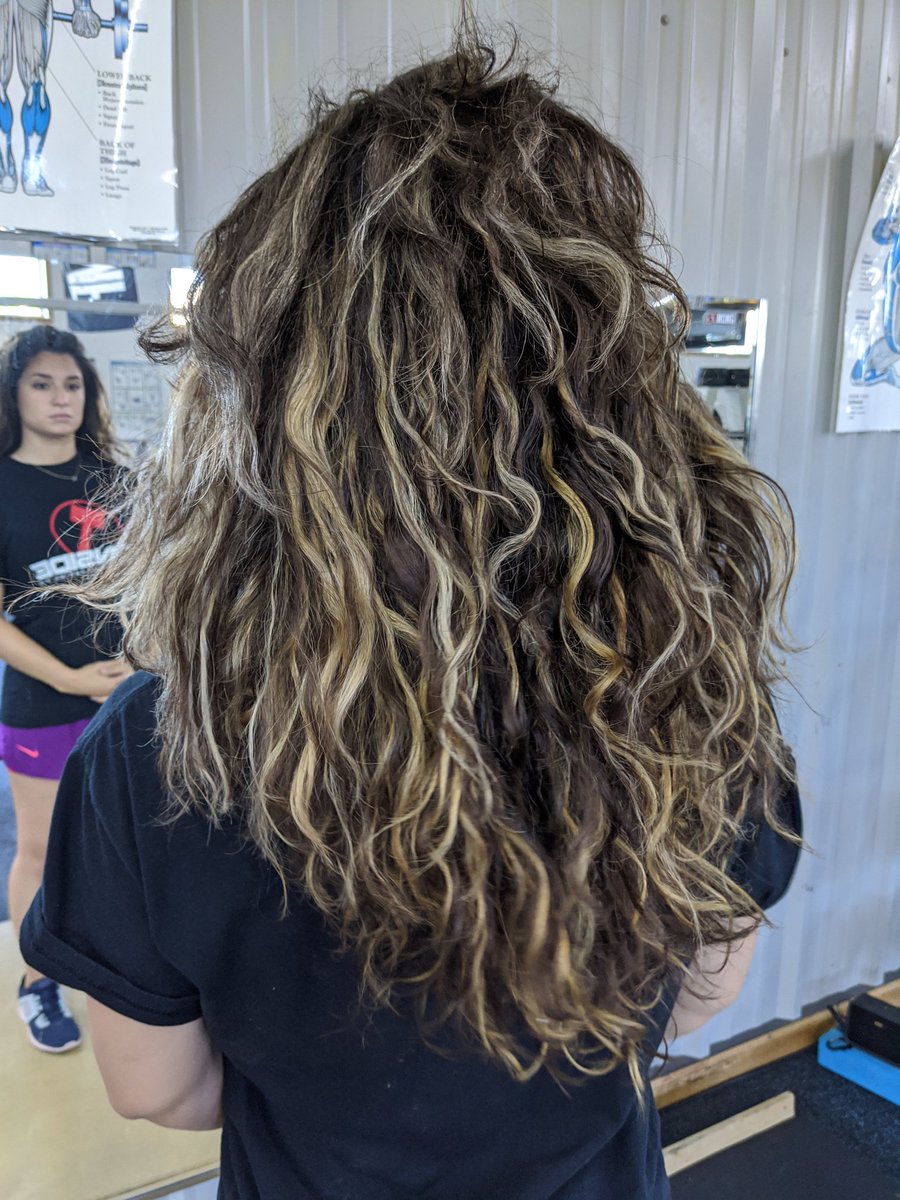 apice_alexandra's tweet photo. My hair dresser really knocked this out of the park :( https://t.co/85pir1gkoc