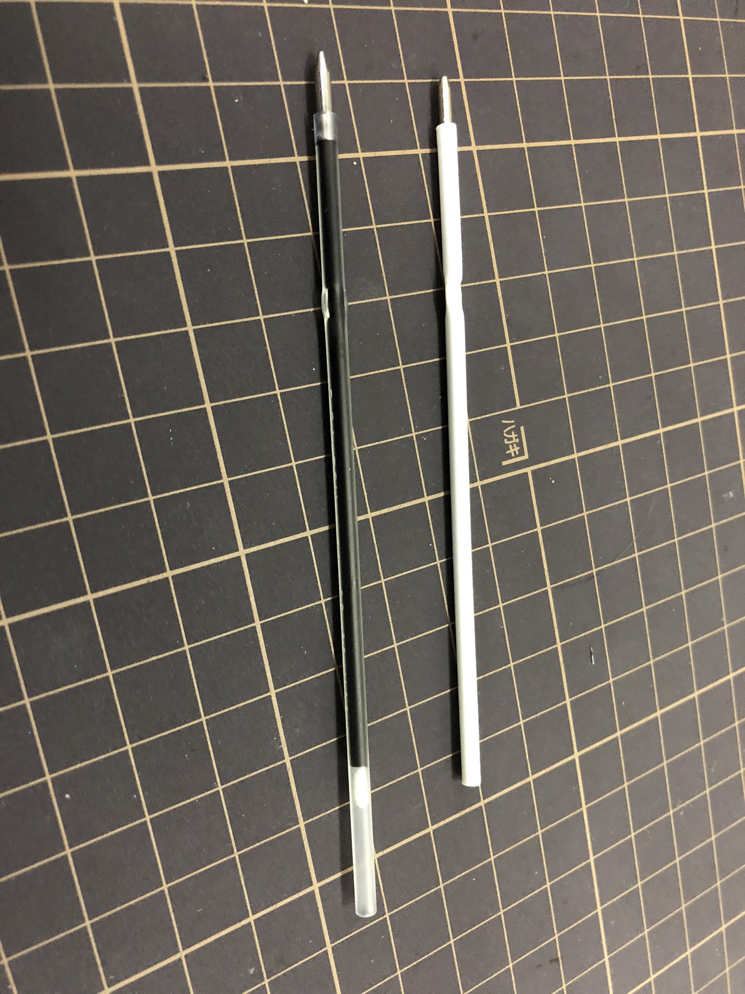 ザック ウィンディ 永遠にダイアクロン隊員でグリッドマン同盟 On Twitter セブンイレブンのガンダムボールペン 魔改造で替芯は何とかなりますね 三菱鉛筆さんのsa 7cnを使い 先の尖ったもので白い綿状の部分を移動 ハサミでカットしたら入ります お試しあれ