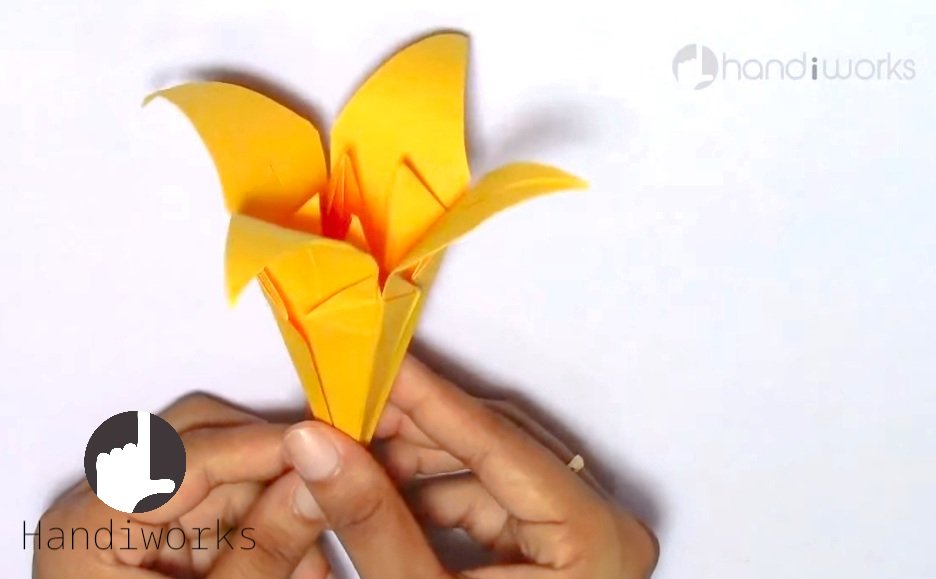 HandiWorksPage's tweet photo. Origami lilly flower by HANDIWORKS
video link https://t.co/7A891lwuXd
#Origami #Paper #papercraft #handmade #flower #Flowers #lilly #foldingathome https://t.co/GVRhLuWLTH