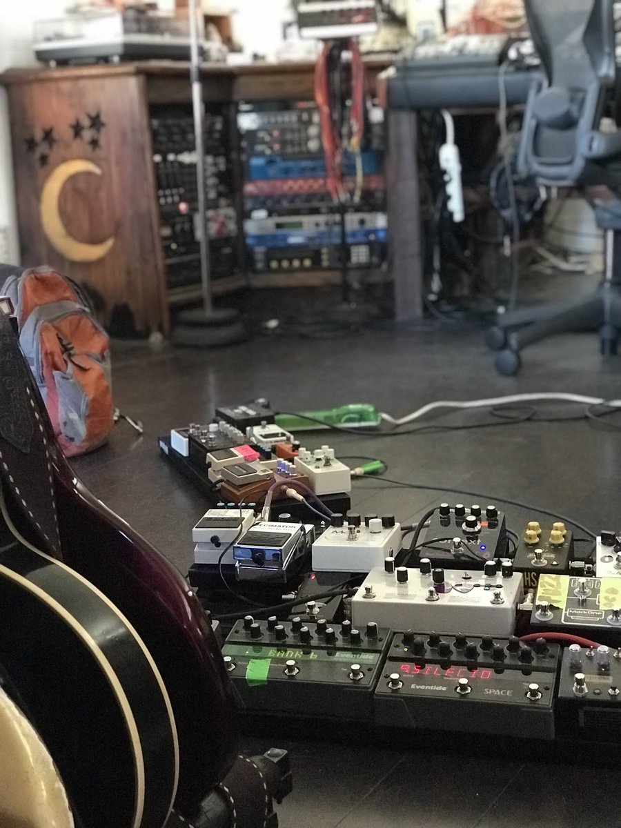 Hace casi un año de haber grabado el EP #Quixote y planeando volver al <a href="/ranchodelaluna/">rancho de la luna</a>   <a href="/Pedaltrain/">Pedaltrain</a>  <a href="/empress_effects/">Empress Effects</a> <a href="/coachella/">Coachella</a>