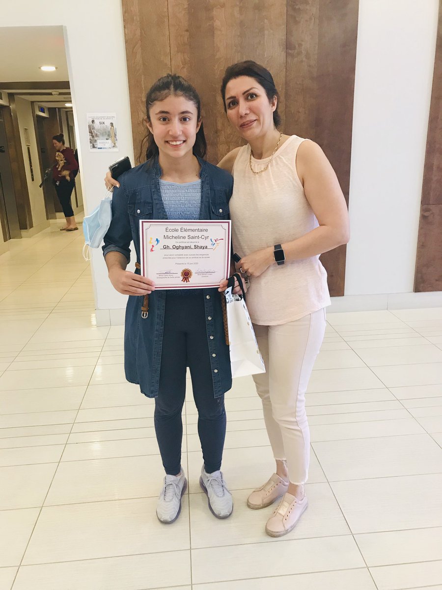 Suite à la cérémonie des finissants, Mmes Claire, Souhila et Mirela ont livré en personne les diplômes et les petits cadeaux aux élèves célébrés! Quelle belle surprise pour les élèves! Mission accomplie! #écoleMSC