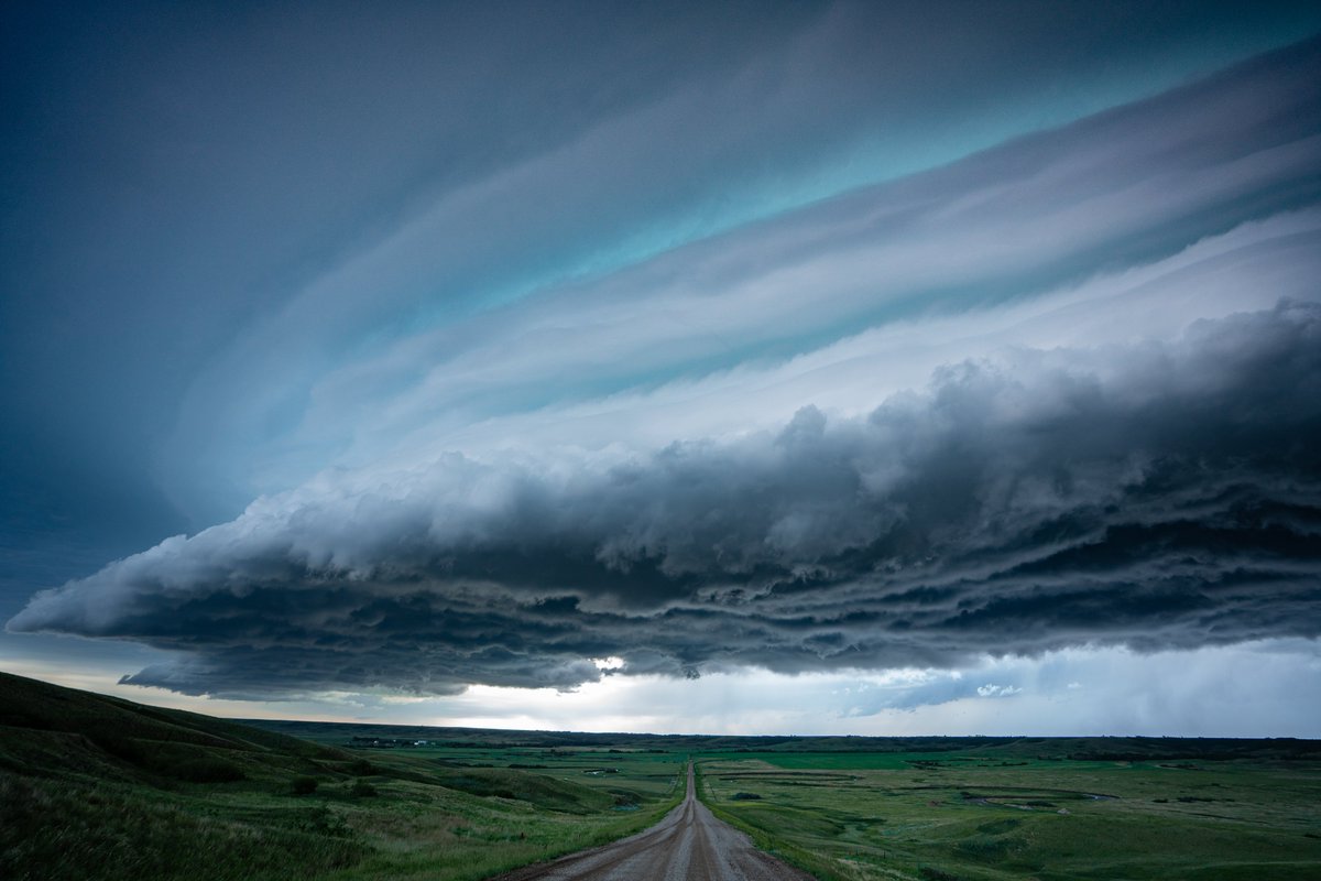 BadWeatherKyle's tweet image. Just a STUNNING shelf near Craik, Saskatchewan this evening!

#skstorm @weathernetwork