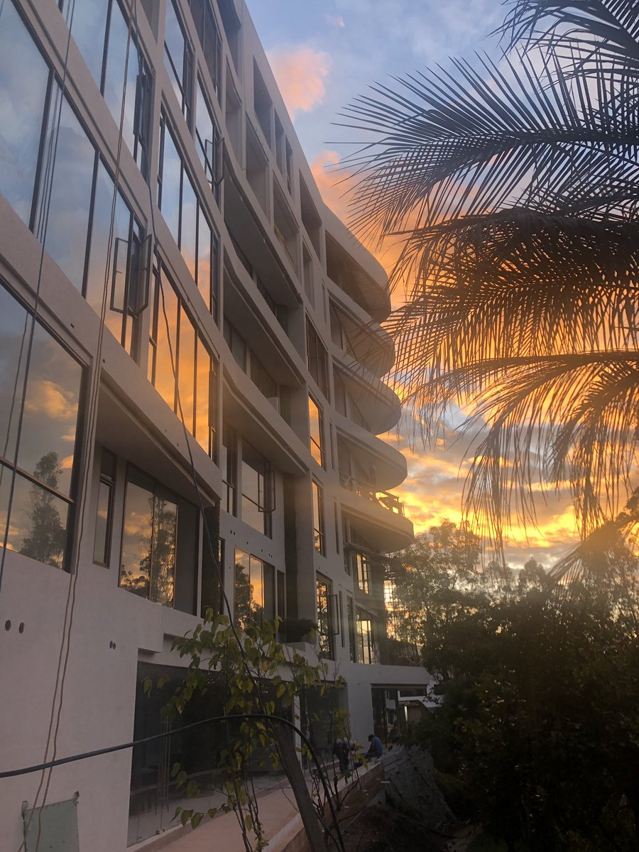 Rodrigo33680512's tweet photo. Acabando un edificio mágico,único exclusivo en Jardines del Batàn aproveche la espectacular promoción por el Día del padre 👌💎 https://t.co/4kV89k1txz