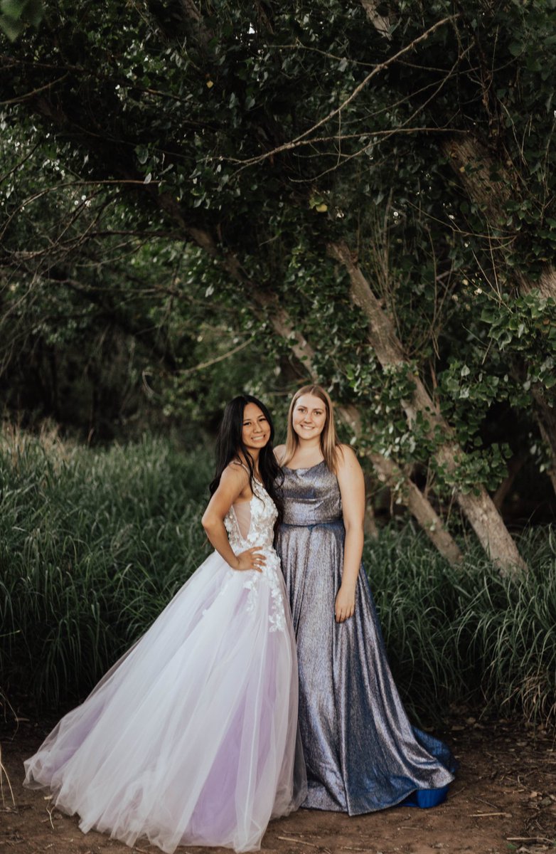 simonenewmann's tweet photo. didn’t waste money on a prom dress for nothing #ronaprom <3 https://t.co/uj7MlfHkdY