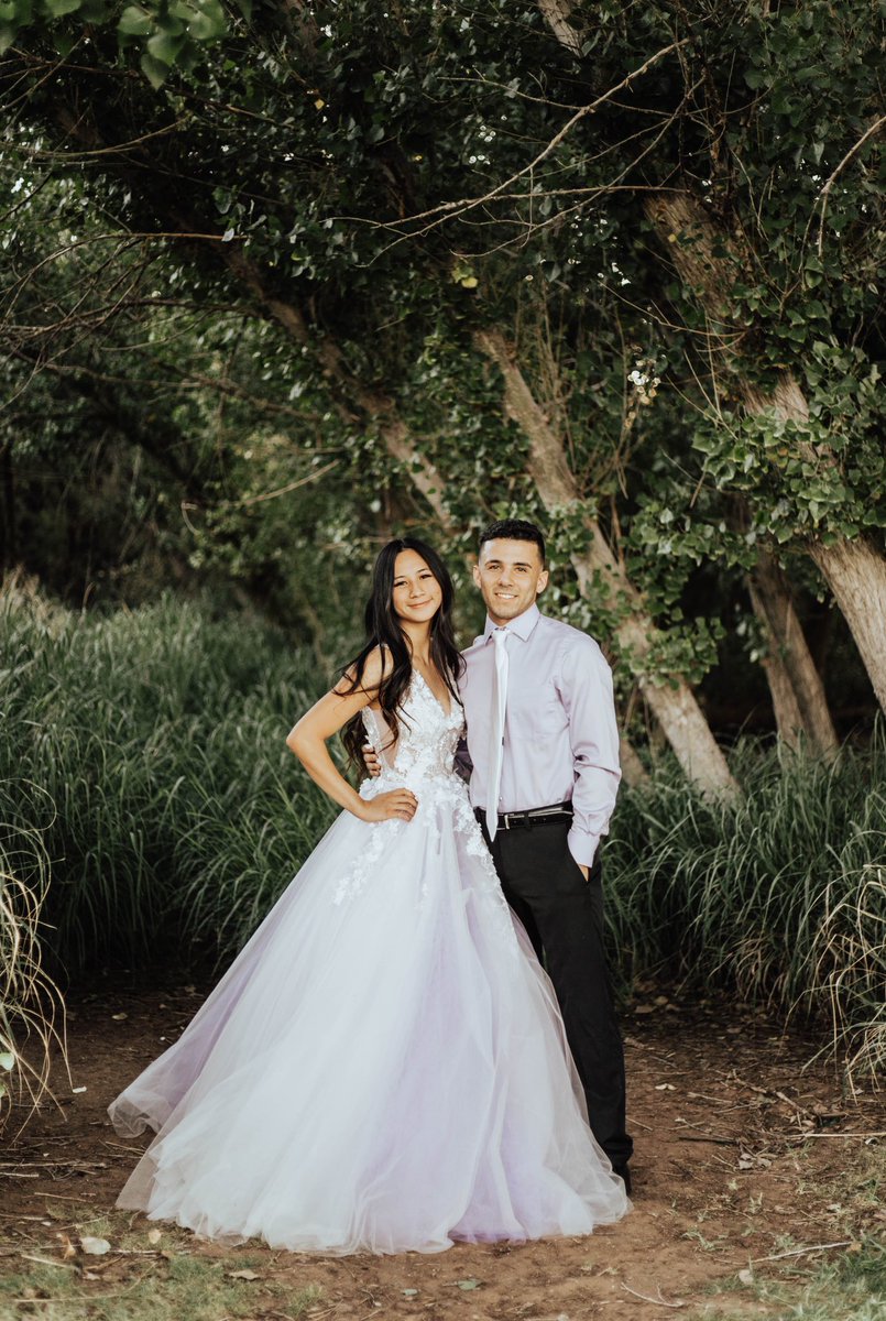 simonenewmann's tweet photo. didn’t waste money on a prom dress for nothing #ronaprom <3 https://t.co/uj7MlfHkdY