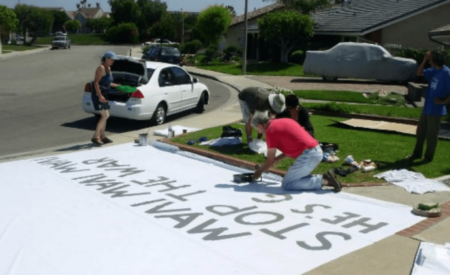 PDX_Resists's tweet photo. #MartinGugino is a longtime peace activist, not #ANTIFA. Here is a look into some of his work exercising his #1stAmendment rights. It's something everyone can and should do while we have the right to do it. #BuffaloProtest
Courtesy of the #freewayblogger:
https://t.co/SVfGMXwLm9 https://t.co/u3Oe1fIpAN