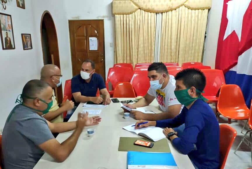 Cubacooperabol2's tweet photo. #16DeJunio Recibimos en la Coordinación de la Misión Médica Cubana en  Bolívar al Ing Donic Pérez, Jefe Nacional de Informática y al Lic Juan Carlos Pratts, Jefe del Grupo Nacional de Aseguramientos Generales, como parte del recorrido que se desarrolla por los 24 estados del país https://t.co/eln9PYA4Ul