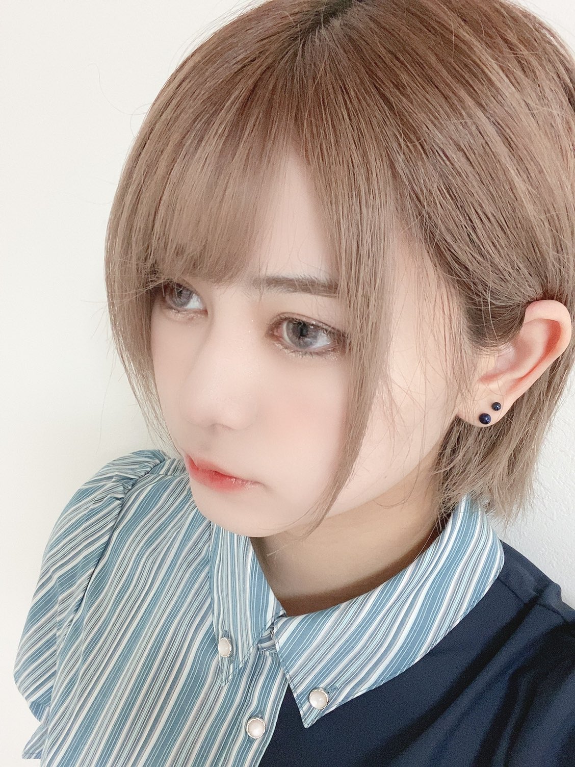 Hua フォロバ100 メイク好きさんと繋がりたい メイク コスメ コスメ垢 コスメ好きな人と繋がりたい 美容垢さんと繋がりたい 美容好きな人と繋がりたい 美容学生 髪型 ショート 金髪 水色を使ったカラーメイク 幼いハーフ顔になったよ