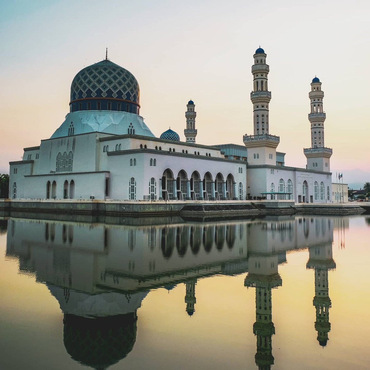 WeAreKuruWe's tweet photo. Masjid Bandaraya, Sabah, Malaysia 🇲🇾

 #WeAreKuruWe #malaysia #kualalumpur #travel #kelantan #photography #kl #kotabharu #photooftheday #kulitkusam #parutjerawat #travelphotography #kurusbadan  #gojessmojess #chlush #kulitsensitif #malaysiatrulyasia #sabah #masjid #kotakinabalu https://t.co/jLde2KTWQY