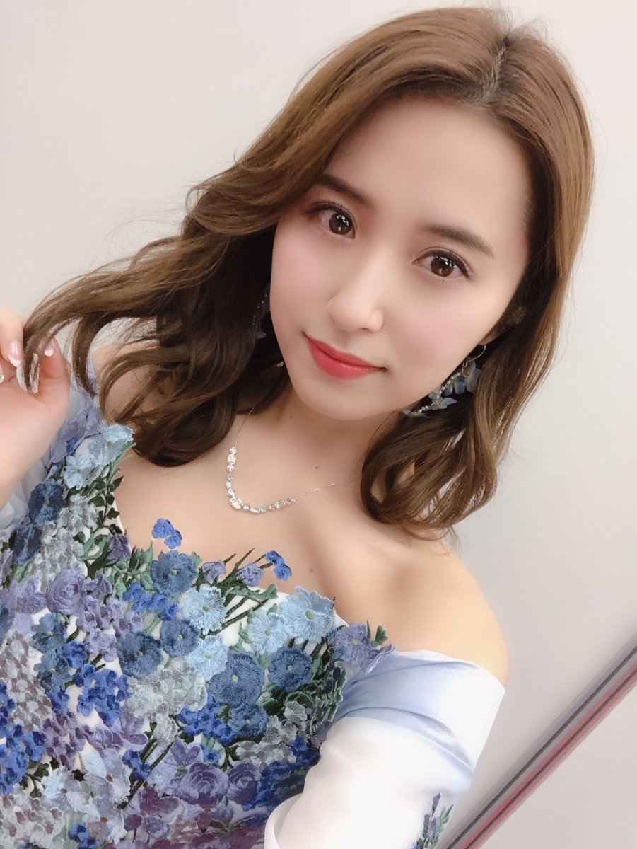 34 ⊿ Eto Misa Graduation DressAs one of the important pillars of Nogi, Misa had the opportunity to graduate with this beautiful princess gown created by Onai. The bodice is covered in embroidered flowers and butterflies with flowey bishop sleeves https://twitter.com/korobizak...