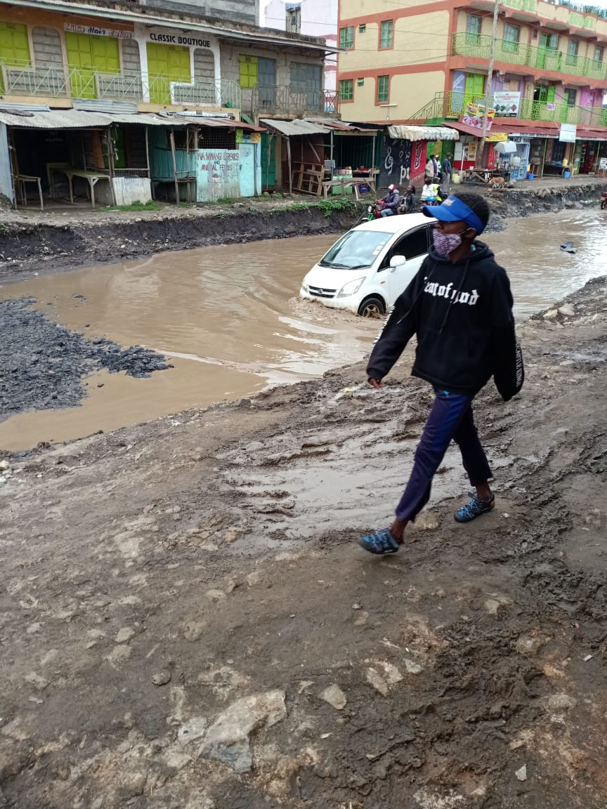 VShitemi's tweet photo. #UtawalakincarAirwaysRoad
#GovAlfredMutua @Ma3Route We need help here in Utawala. Kincar-Airways-Zebra road is in a pathetic state https://t.co/hor1qQQ3lP