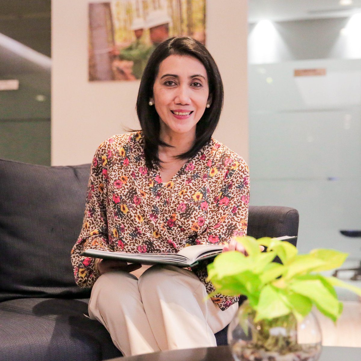 RAPP_Official's tweet photo. Yuk, kenalan dengan Deputy Director of #Sustainability &amp; Stakeholder Engagement @APRILpulp , Dian Novarina. Simak kisahnya pada tautan berikut https://t.co/6q798ThTTU #KarirdiAPRIL https://t.co/UTMS7aCMEN