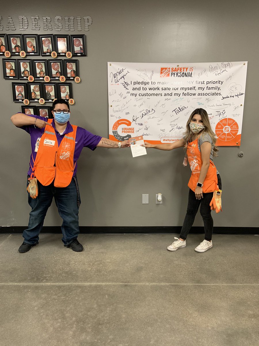 Soila15121926's tweet photo. SHOUT OUT: To my team leader!!! Really taking the lead on training D31 and D94 on the new curbside. #myteamleaderleadingtheway #homedepot6507 https://t.co/Va0LloKYAj