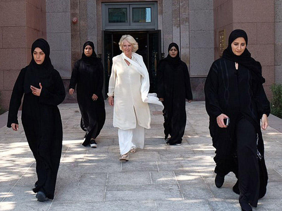 Although the Saudis release no information about their commandos, the Emiratis show women in the Presidential Guard, a special-operations unit with tanks, aircraft, artillery, and riverine (probably naval) capabilities.These women are all Presidential Guard.