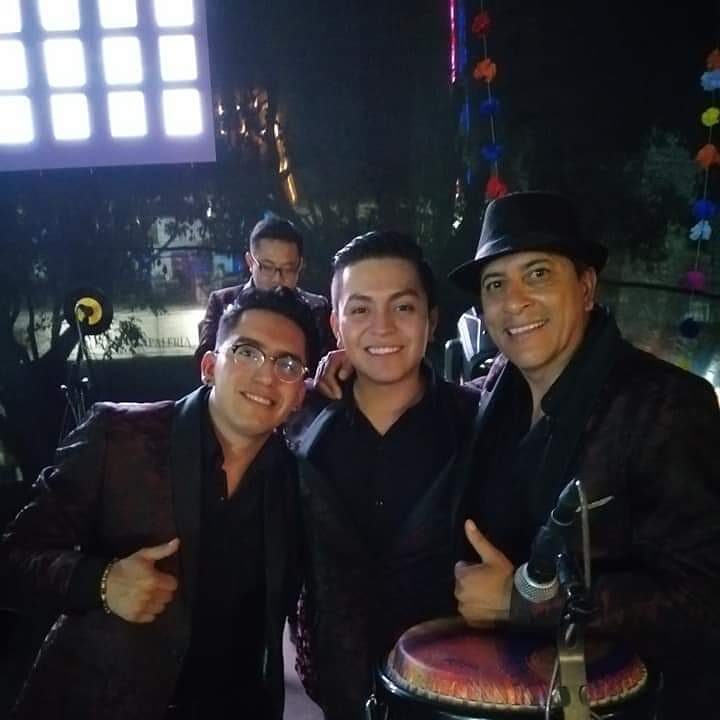VenegasUn's tweet photo. Que pasen una gran noche soñadores🌃🤩

#AVenegas #Cumbia #Soñador #UpaUpa https://t.co/uxpiYd6py6
