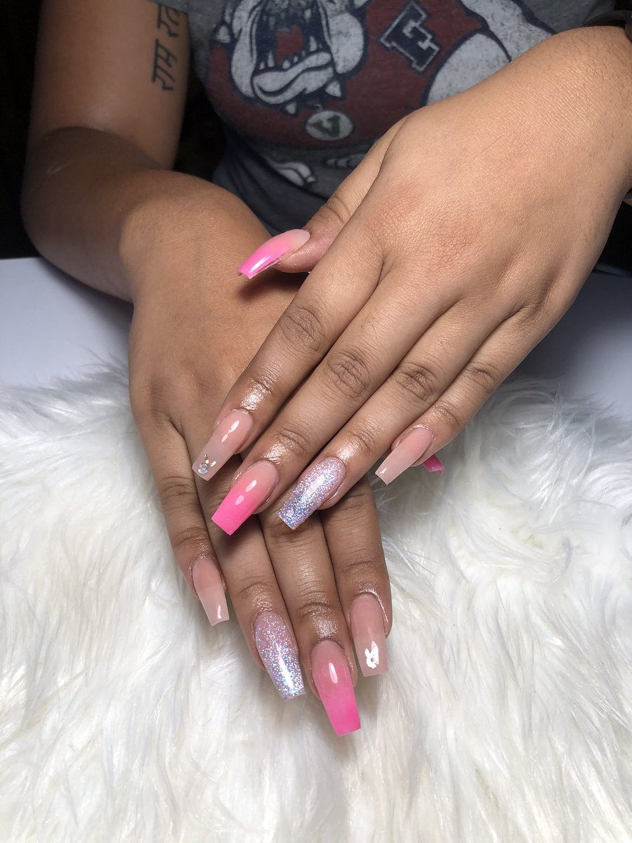 jadababyyxo's tweet photo. I’m not the best yet &amp; I know that but I’ve only been doing nails for a few months now and I’m proud of how far I’ve come 😇 #Fresnonailtech https://t.co/FqWnvq2S0f
