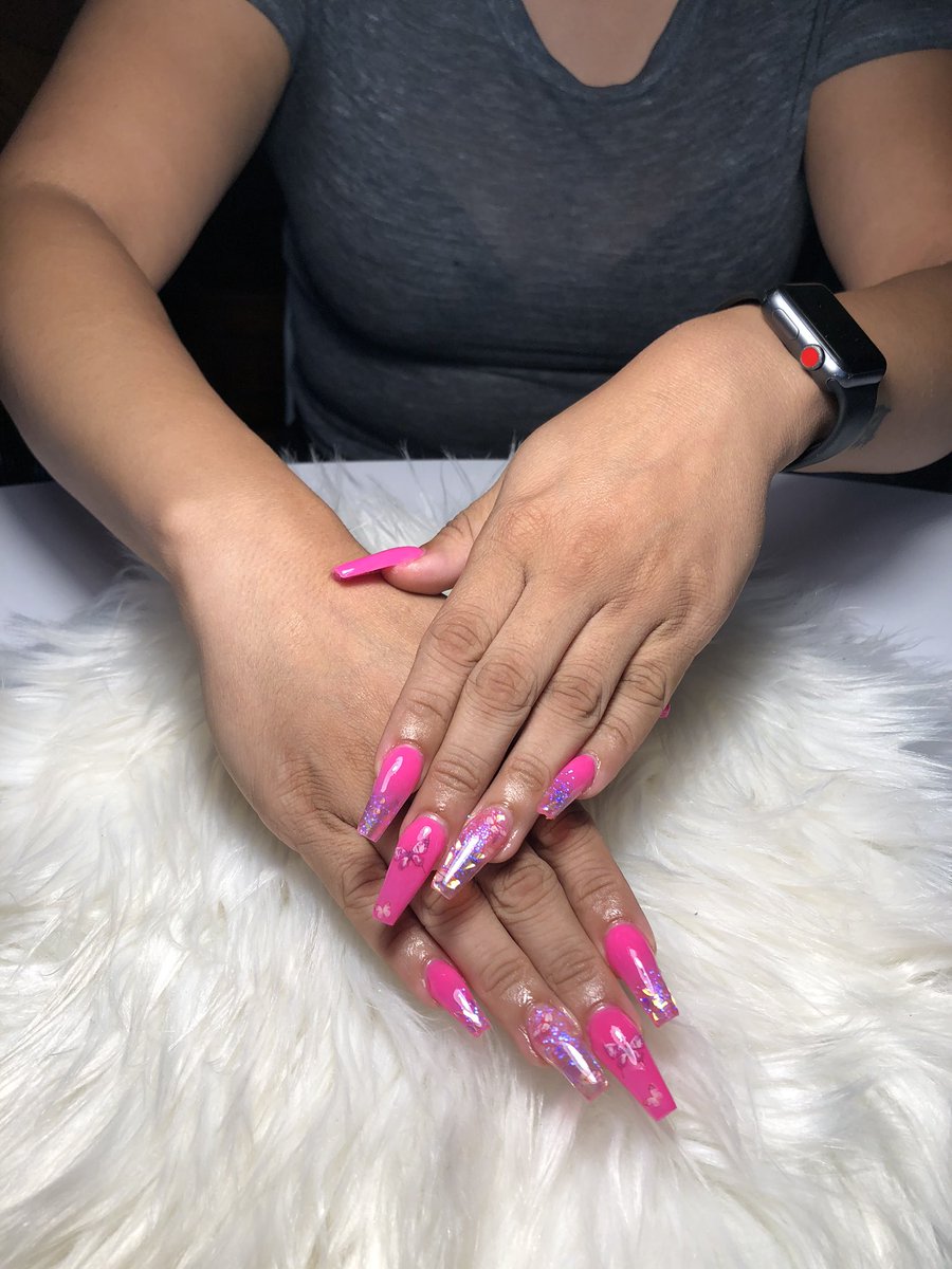 jadababyyxo's tweet photo. I’m not the best yet &amp; I know that but I’ve only been doing nails for a few months now and I’m proud of how far I’ve come 😇 #Fresnonailtech https://t.co/FqWnvq2S0f