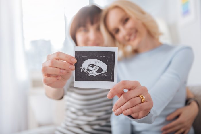 prensa_cl's tweet photo. Hijos de dos madres como la reproducción asistida puede ayudar a formar nuevos tipos de familia https://t.co/amzvpESU5I
@ChileIVI https://t.co/w7ocs7SQsr