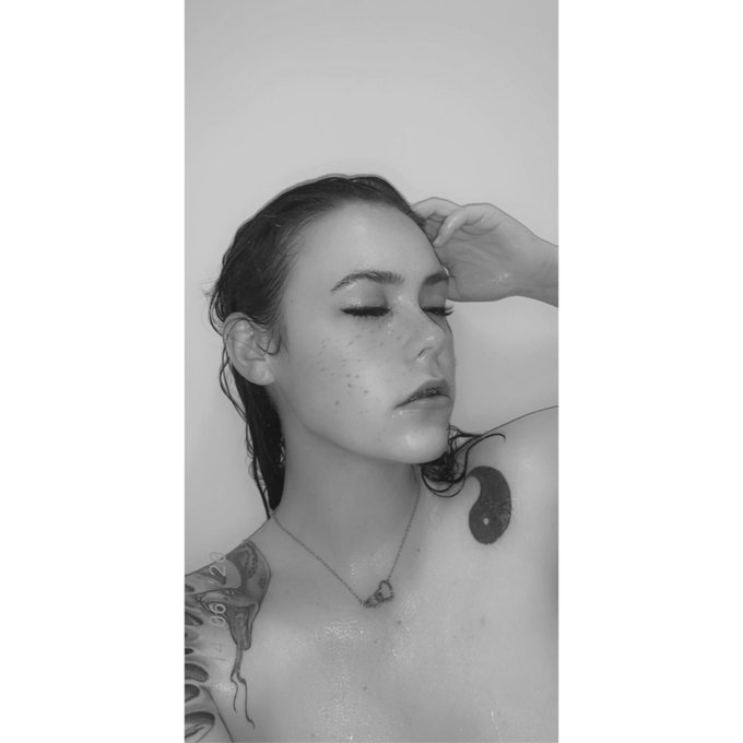 I&rsquo;m sorry, I thought someone from Vogue said something.. 🥱🖤 https://t.co/kR8rv2bQR2<a href="/tag/of"class="tags"><span>#of</span></a>