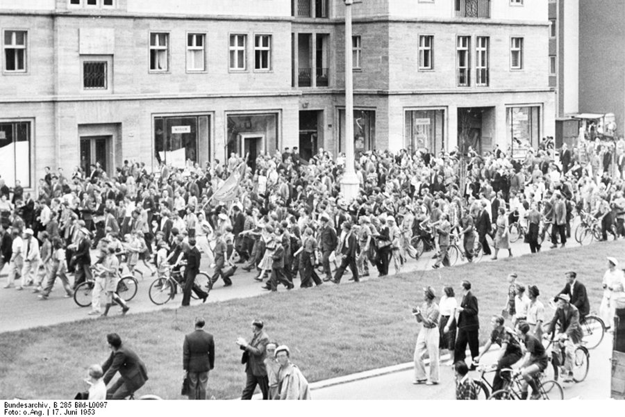 On June 16, construction workers walked off the job at Stalinallee building sites and marched in protest (4)