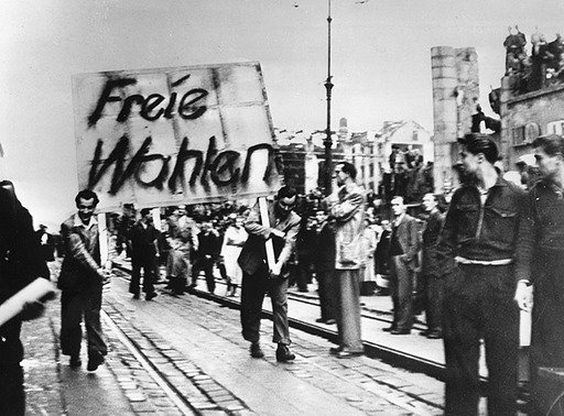 When the demonstrators began to demand free elections and end of SED rule, Soviet troops were called in. (7)