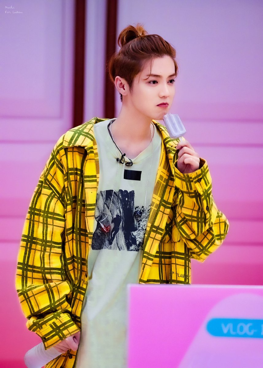 Mochi 'ㅅ' (@b19900420) on Twitter photo 