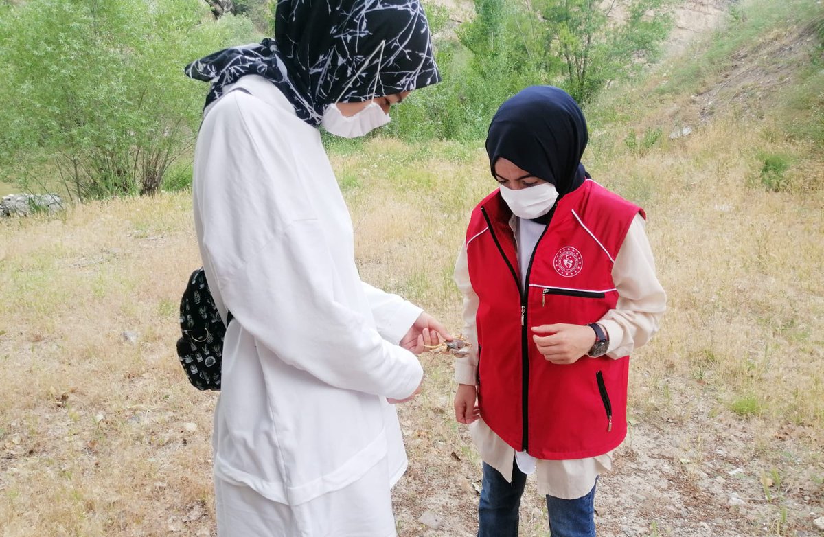 "Biz doğayı korudukça doğa da bizi korur" Kemah Gençlik Merkezi olarak  gençlerimizle birlikte doğa yürüyüşü gerçekleştirdik.