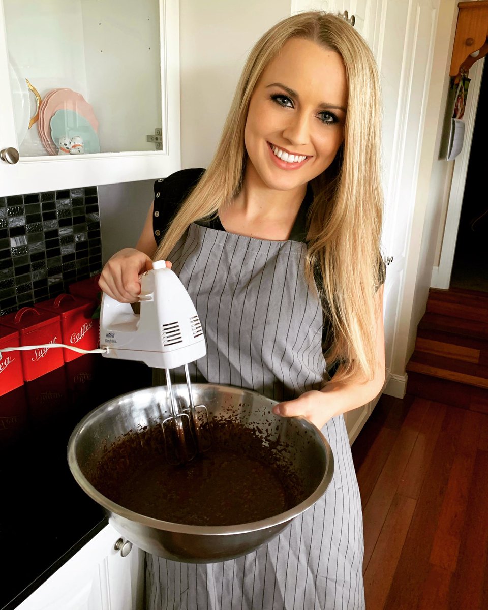 christielambmus's tweet photo. Watch out #BakeOff, theres a new #MaryBerry in town 😂
#BakedWithLove #TastyWork #BrothersBirthdayTomorrow https://t.co/no1PcQczXG