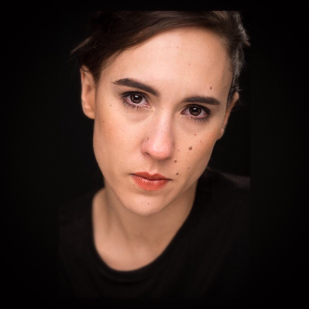 .
Memorias de un Virus IX
.
Me niego a ser una mujer triste.
Tú eres un hombre triste y no me produces ningún tipo de interés.
Yo aún puedo huir de eso.
Junto a ti solo me espera una vida gris. Seríamos dos tristes viendo comedias en Netflix [...]

instagram.com/p/CBVJ0IJCcVb/…