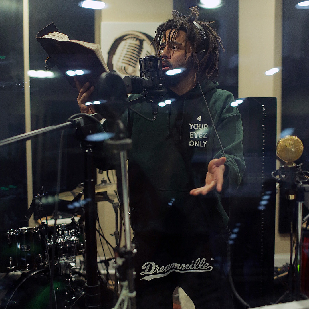 TheSkinez's tweet photo. Jermaine legit said if you're woke ,wake up and educate other people instead of tearing them down cause they know less than you and niggas are mad loll .... "how you going to lead if you attacking the same niggas you going to need" https://t.co/iB0kd1Bbdz
