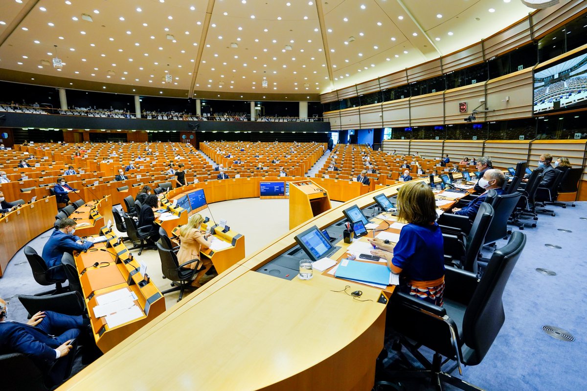 Europarl_DK's tweet photo. Følg med, når EP mødes kl. 15 i eftermiddag til en plenarsamling med blandt andet antiracisme, økonomisk genopretning, Brexit og Schengen på programmet. Det hele kan ses her 👉 
https://t.co/4TtUkc6nVc #eudk #dkpol #COVID19dk https://t.co/k0uZFp172H