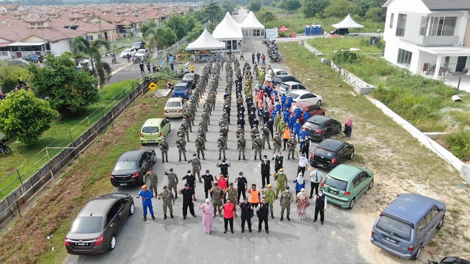 Foto kenangan hari terakhir para petugas barisan hadapan PKP Pentadbiran di Zon A, Zon B &amp; Zon C Daerah Kuala Langat, Selangor. Terima Kasih di atas jasa &amp; pengorbanan anda di sepanjang penugasan tersebut. 

Kredit foto : MKN Negeri Selangor 

#KitaJagaKita 
#SetiaBerbakti