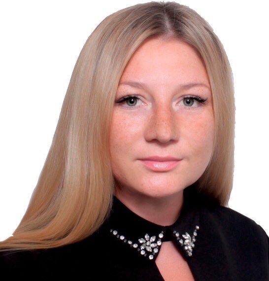 339. В горсуде пускают всех слушателей, ура! Но заседание задерживается.

К слову, у Вячеслава Макарова есть ручной гос. молодеж. центр «Петроградский», где работает большинство депутатов МО Чёрная речка. Одна из них — Юлия Богомолова, заведующая центра и депутат МО Чёрная речка.