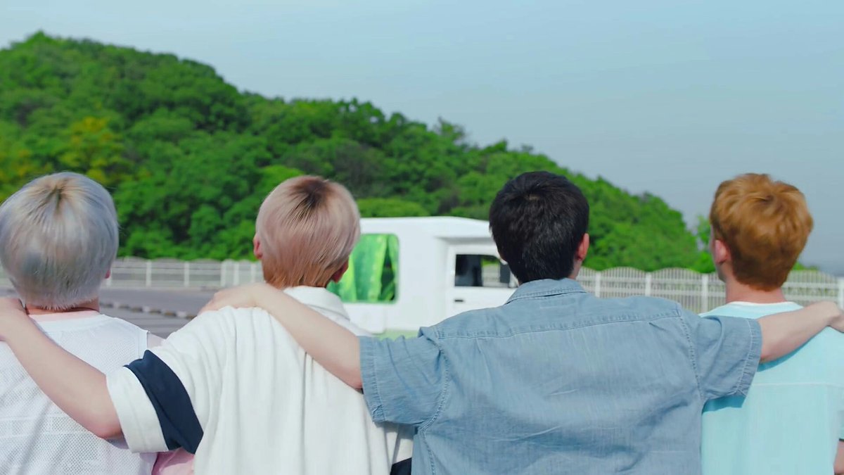 a short thread of cbx mentioning kyungsoo because we never got exo-cbxd as a sub unit @weareoneEXO
