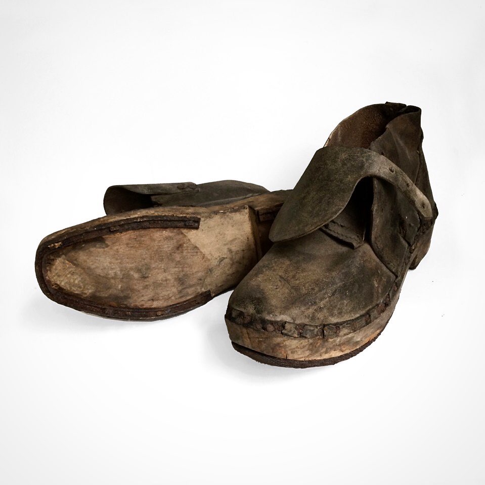 musecornishlife's tweet photo. Everyday Things
Clogs
Donated by Mr and Mrs Stock
Heavy-duty, cheap and simple to produce and repair. The raised wooden sole offered protection and stability on uneven ground and kept feet reasonably dry.
#armchairmuseum #museumfromhome
#cornwall #forworkers #notfordancing https://t.co/u6JTkrmqTa