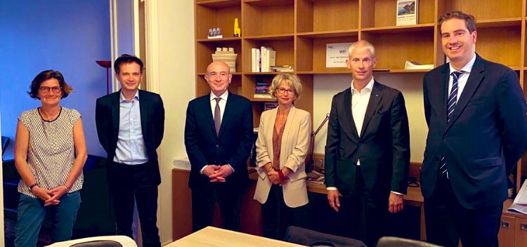 agir_officiel's tweet photo. Réunion du Comité National autour du Président @franckriester : élections municipales, vie de nos gpes parlementaires présidés à @AssembleeNat par @becht_olivier et au @Senat par @ClaudeMalhuret. Notre ADN, être ancrés ds les territoires et défendre les valeurs de la République ! https://t.co/j9BzXOAbX4