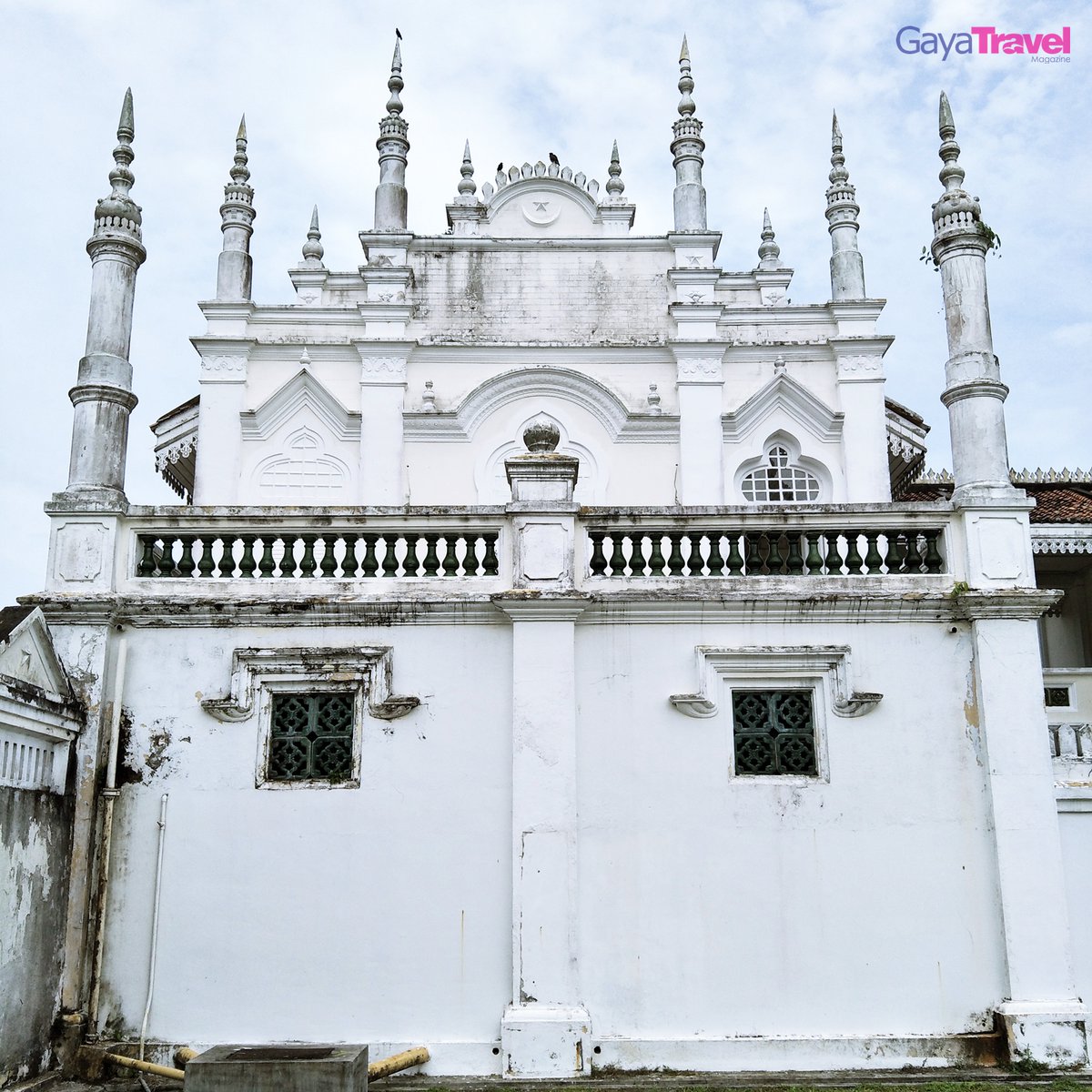 gayatravel's tweet photo. Istana Bandar is the old-residence of Selangor’s royals built in 1905.

Fun fact: One of the opening scenes of the 2004 Malay horror box-office ‘Pontianak Harum Sundal Malam’ was shot here!

Read: https://t.co/YseNH7z41q
___
#DiscoverSelangor #MalaysiaTrulyAsia https://t.co/Aja3Kgv3ha