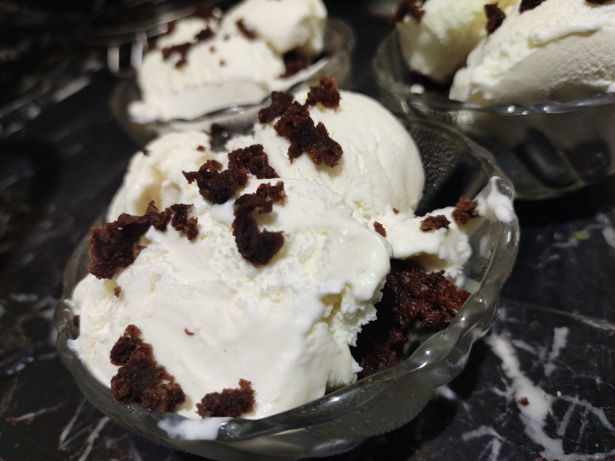 drool264's tweet photo. Brownie + Vanilla Ice Cream = Best Combo❤❤

#eating #food #f4f #foodpics #love #follow4follow #lfl #fff #like4like #eat #l4l #foodpics #delicious #chocolate #hungry #icecream #likeforlike #tasty  #dessert #sweet #followforfollow #brownies #brownie #browniewithicecream #twitter https://t.co/qEMGbcir0W