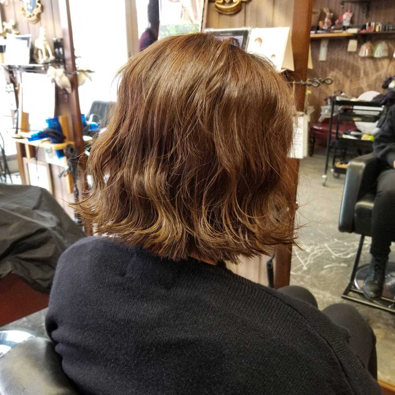 Over Captainnaked 切りっぱなしボブの波ウェーブスタイル 切りっぱなしボブ ボブ ボブスタイル ボブカット 波ウェーブ アイロンアレンジ 巻き髪 アッシュカラー アッシュブラウン ヘアカラー スタイリング 長野市美容室 Overcaptainnaked