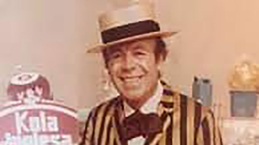 lamemoriagye's tweet photo. El Tio Johnny, conductor peruano, que vino al entonces Canal 10 en 1974 . ¿QUÉ RECUERDA DE ESTE SHOW Y SU PROTAGONISTA?
#guayaquilantiguo #memoriadeguayaquil #memoriagye #lamemoriadeguayaquil #antiguoguayaquil #nostalgiaguayaquil #guayaquilviejo #guayaquilretro #tiojohnny https://t.co/gp2aMd3SZE