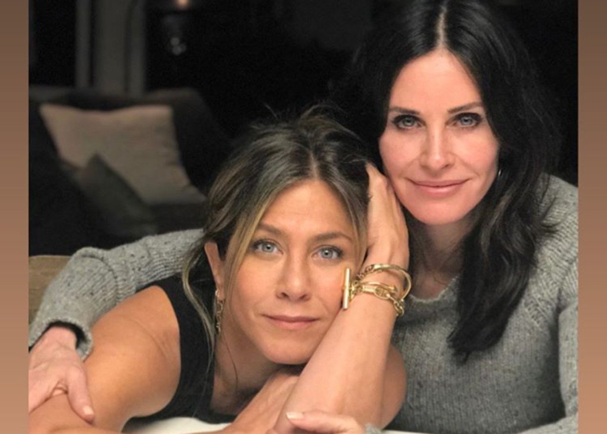 Jennifer Aniston Wishes Courteney Cox A Happy Birthday  