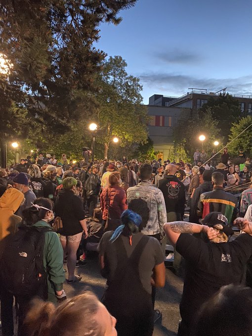 View image on Twitter