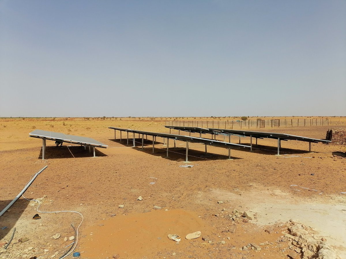 AhmedAbusin8's tweet image. Done successfully الحمد لله 
طلمبة 30 حصان تم توصيلها بالطاقة الشمسية 
المكان: غرب امدرمان الكيلو 35 
#solar_pumping 
#Sustainability