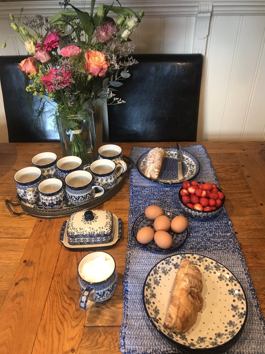 Zondag voor vader een lekker sfeervol ontbijtje! #bunzlaucastle