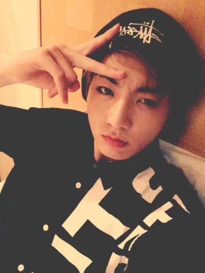 Jungkook with V( or Peace sign) a thread :