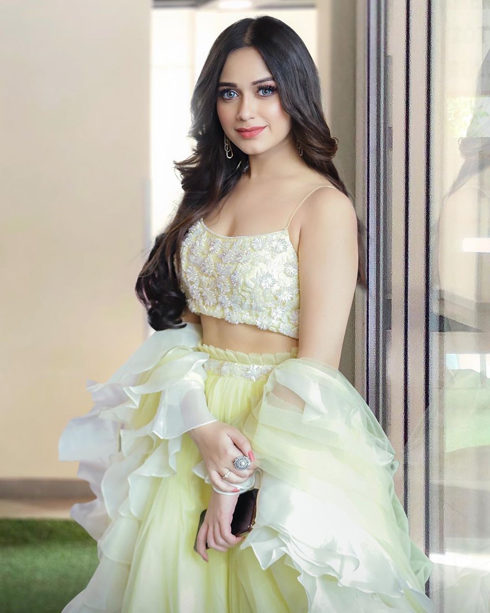 Jannat Zubair makes a sartorial statement in floral floor-length dress :  Bollywood News - Bollywood Hungama