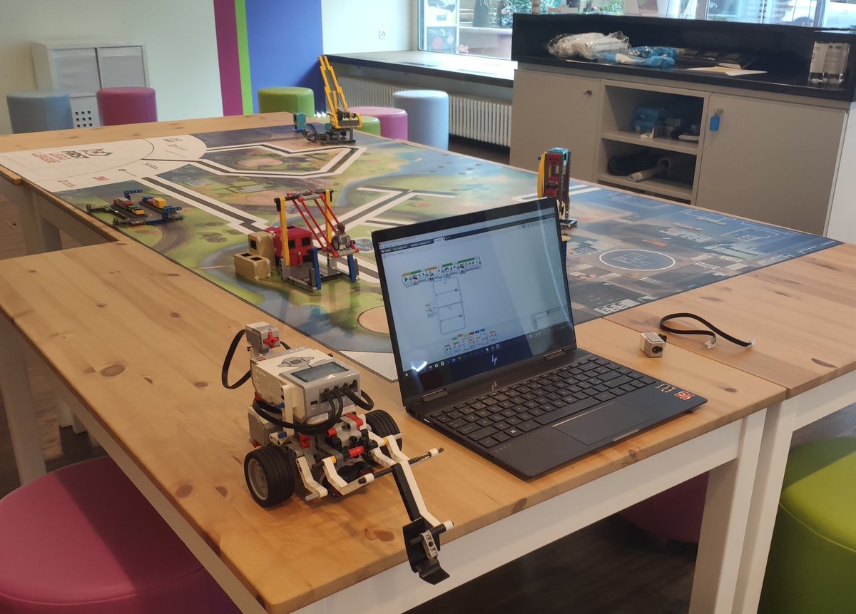 Code_Detektive's tweet image. Ev3 Aufgaben lösen mit Variablen. Mathematik für die Oberstufe.